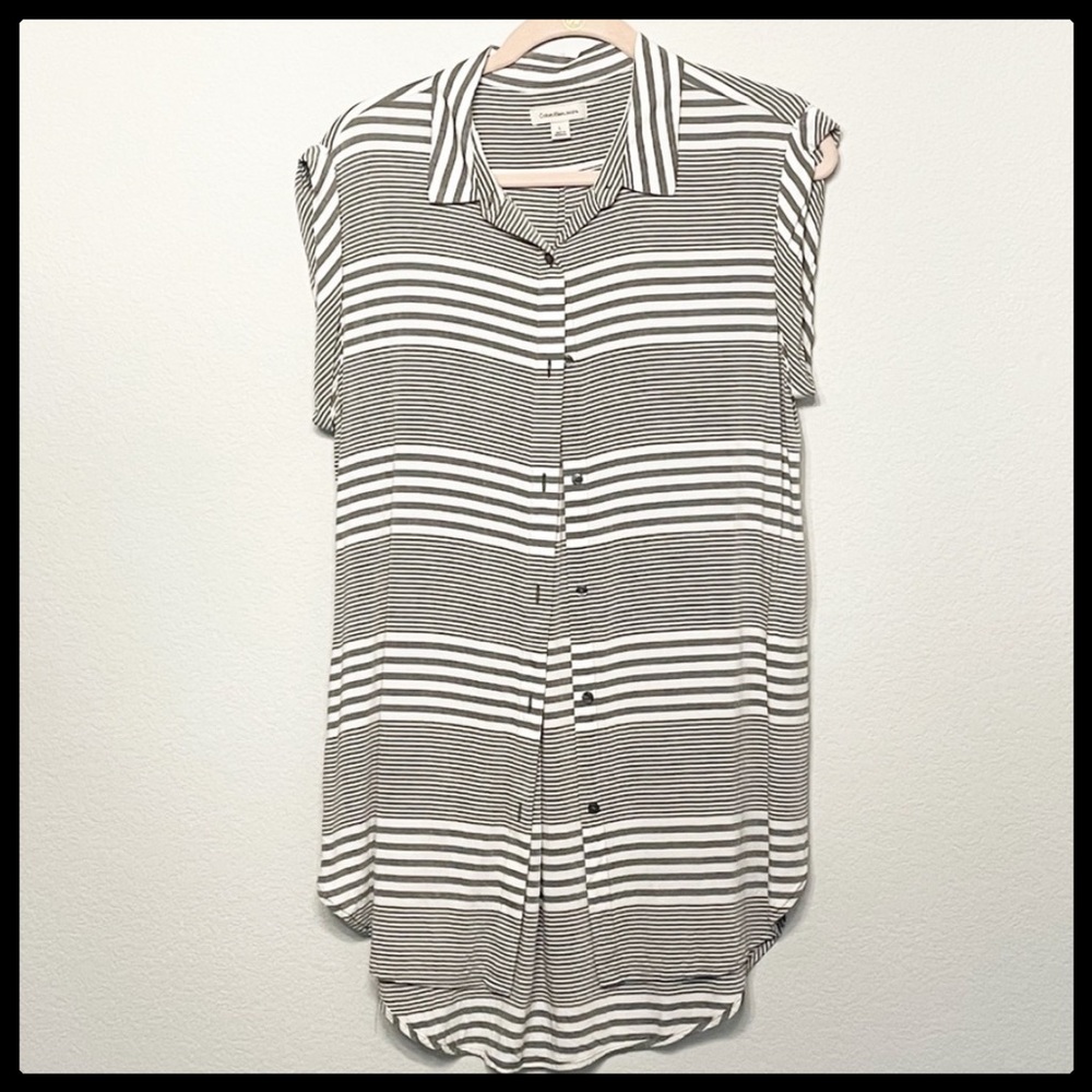 Calvin Klein Jeans Gray & White Striped Shirt